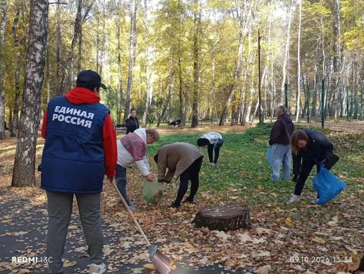 В Венёве активисты «Единой России» и «Молодой Гвардии» провели уборку городских территорий