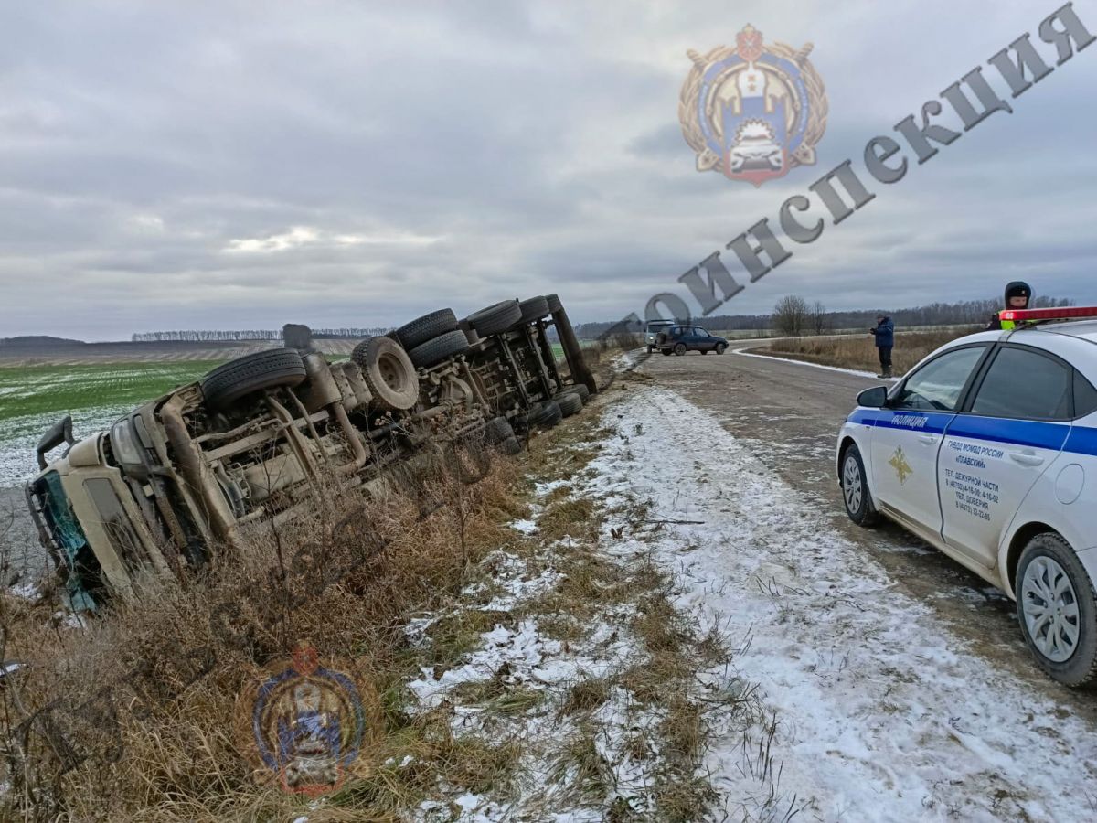 В Чернском районе перевернулся грузовик ТулаСМИ