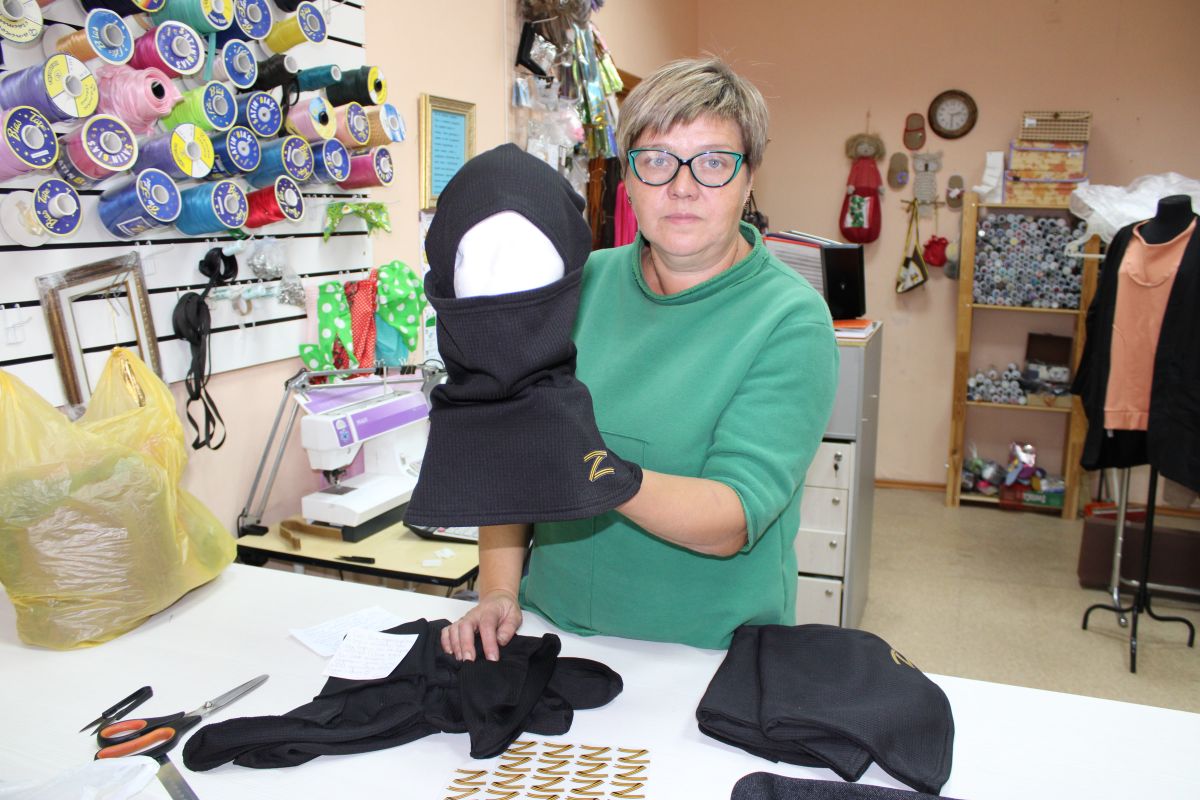 Жители Чернского района шьют белье и балаклавы для военнослужащих Жители Чернского района шьют белье и балаклавы для военнослужащих