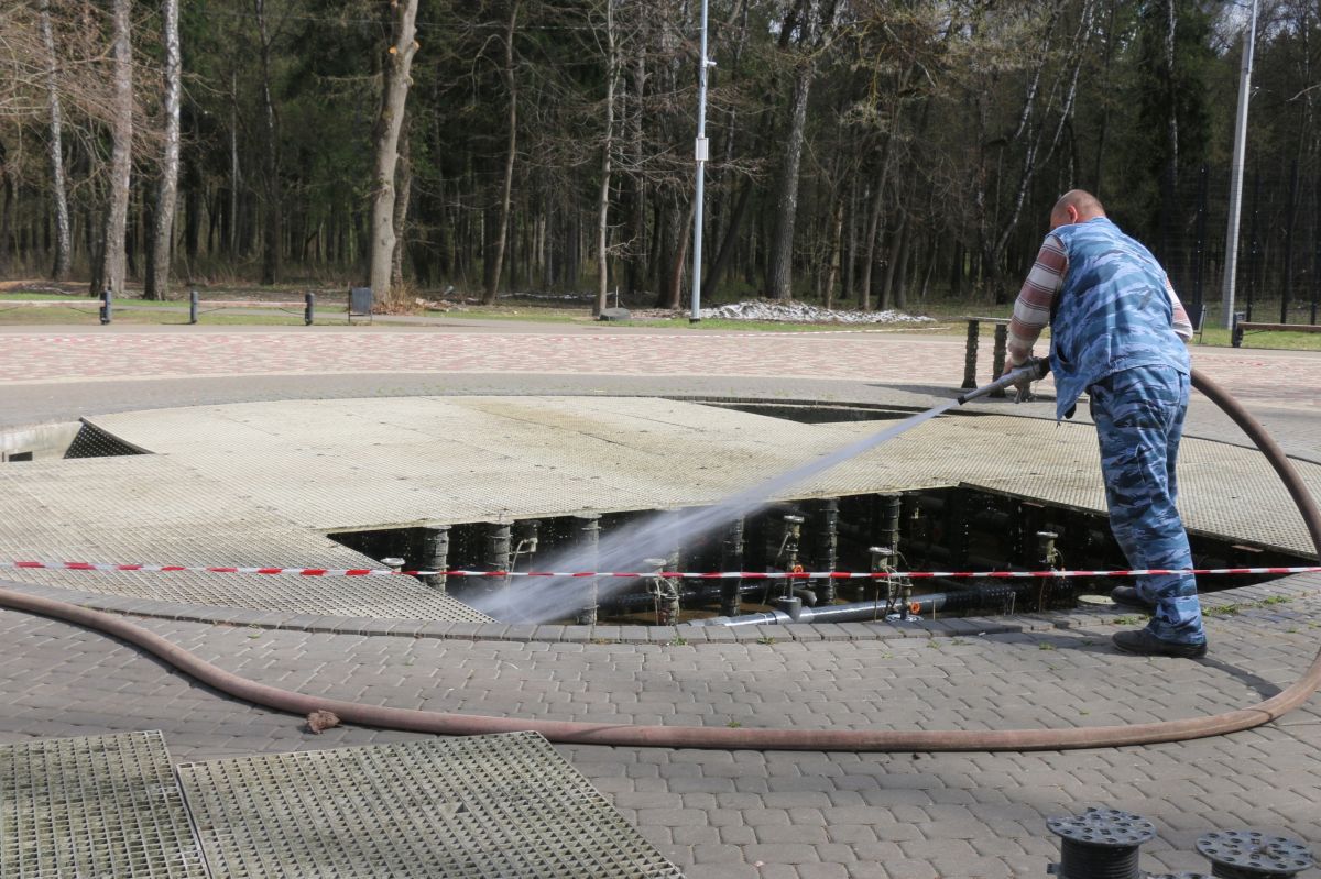 В Новомосковске приступили к подготовке фонтанов к лету В Новомосковске приступили к подготовке фонтанов к лету