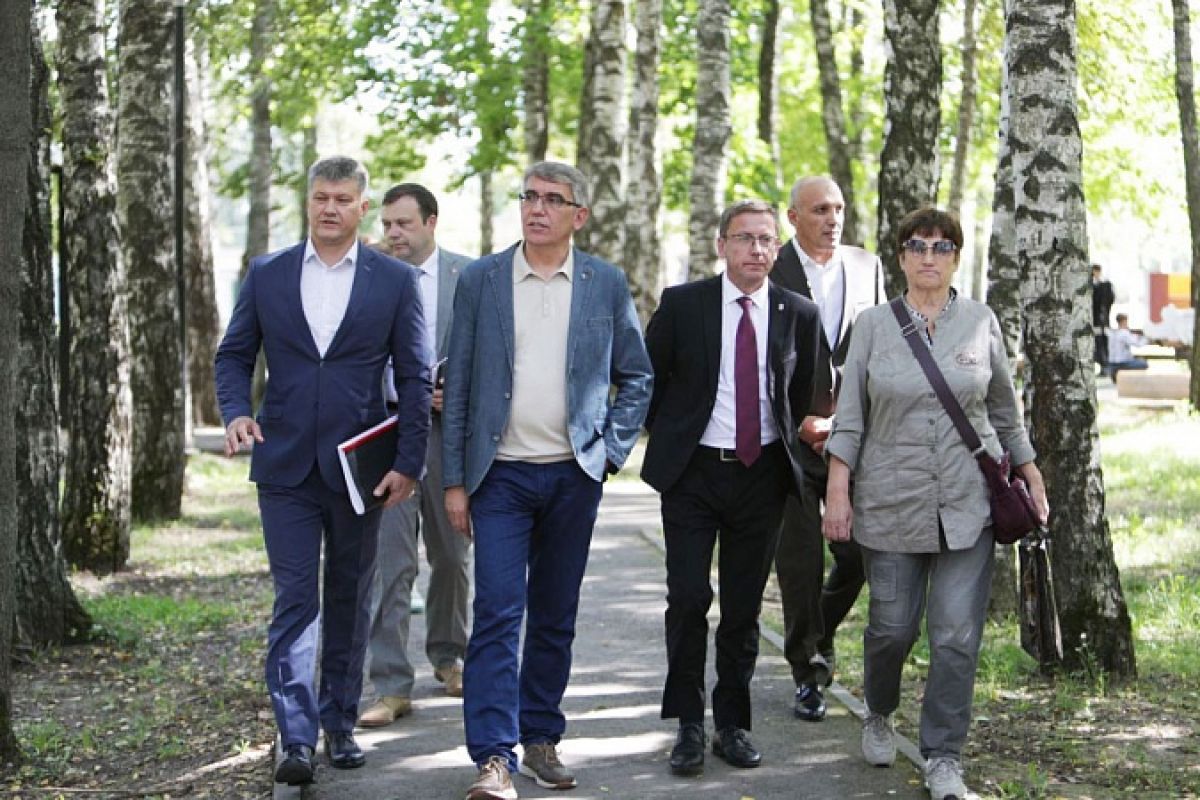 Дмитрий Миляев посетил парк и Красную площадь в Веневе