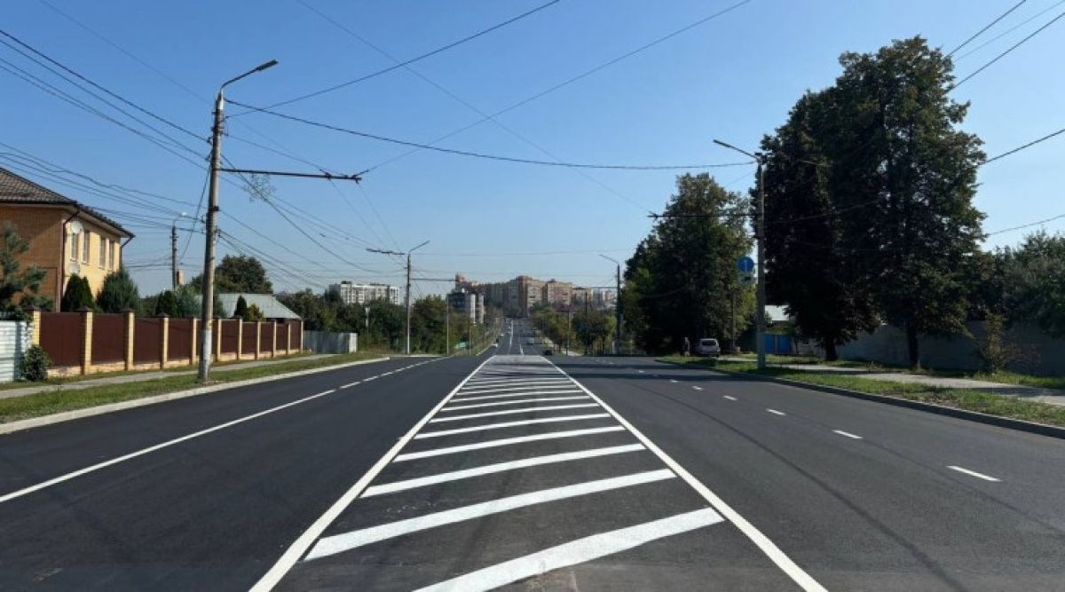 На улице Дмитрия Ульянова в Туле появился островок безопасности На улице Дмитрия Ульянова в Туле появился островок безопасности