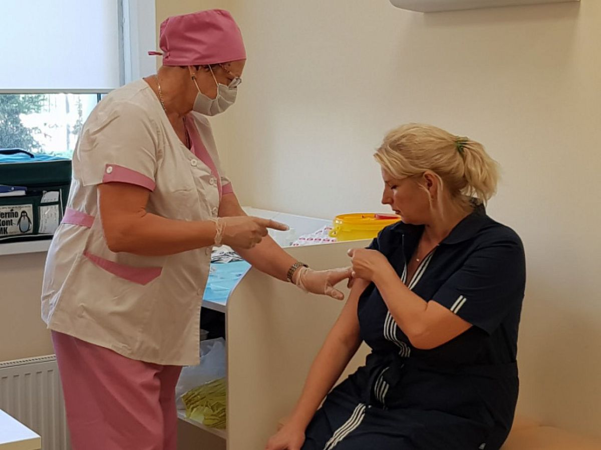 Медики Тульской области делают прививки против гриппа. Медики Тульской области делают прививки против гриппа.