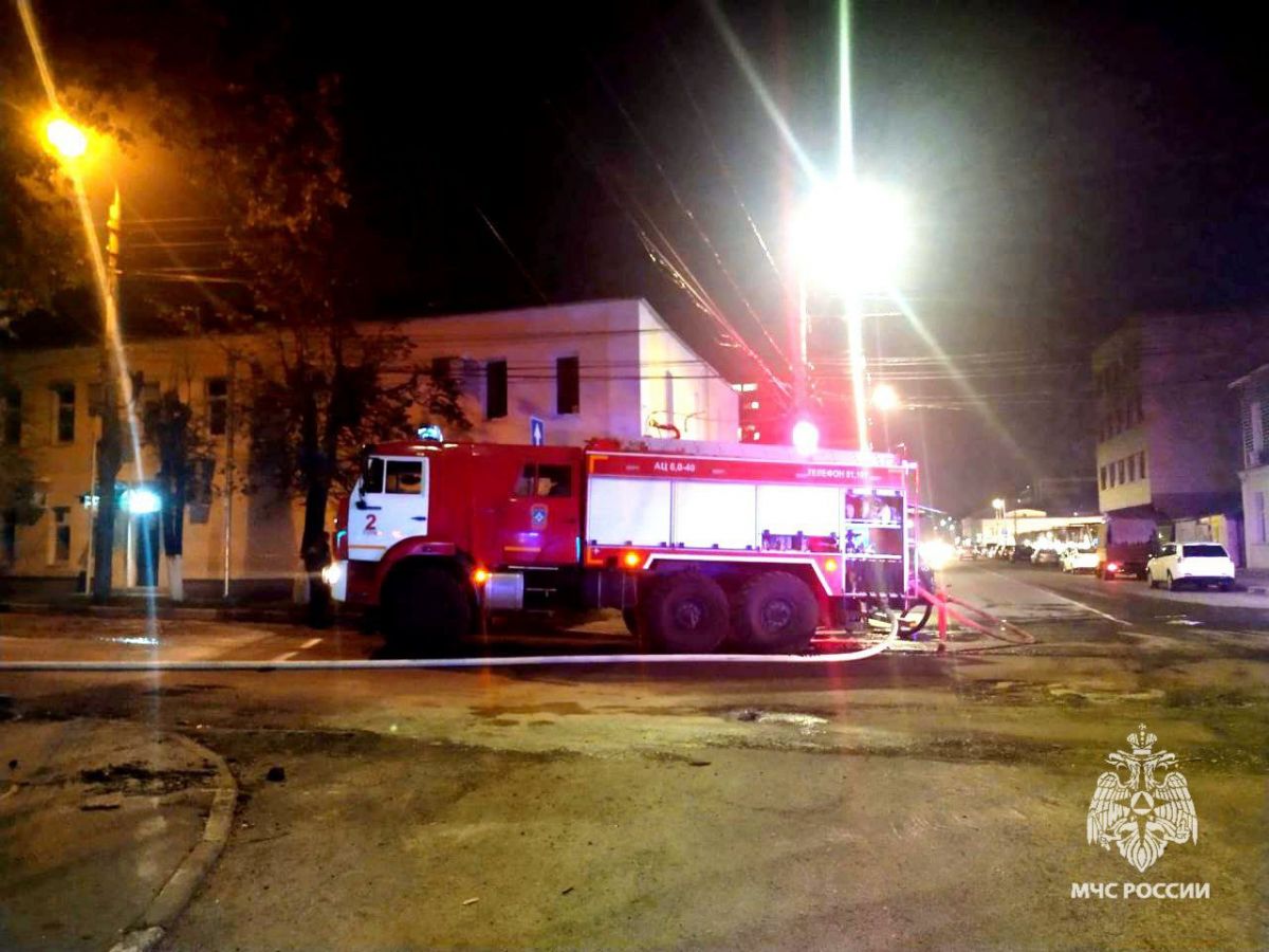 Пожарные справились с огнем в центре Тулы Пожарные справились с огнем в центре Тулы