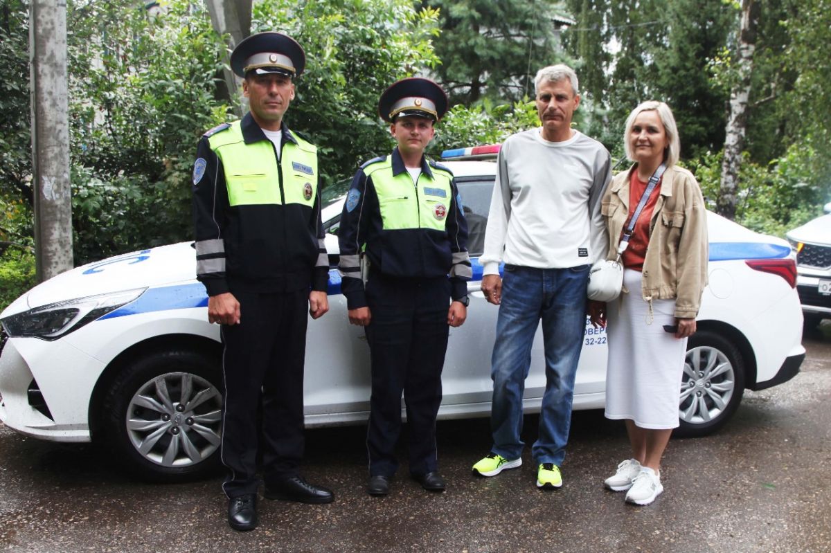 В Тульской области инспекторы ДПС помогли водителю, которому стало плохо в дороге В Тульской области инспекторы ДПС помогли водителю, которому стало плохо в дороге