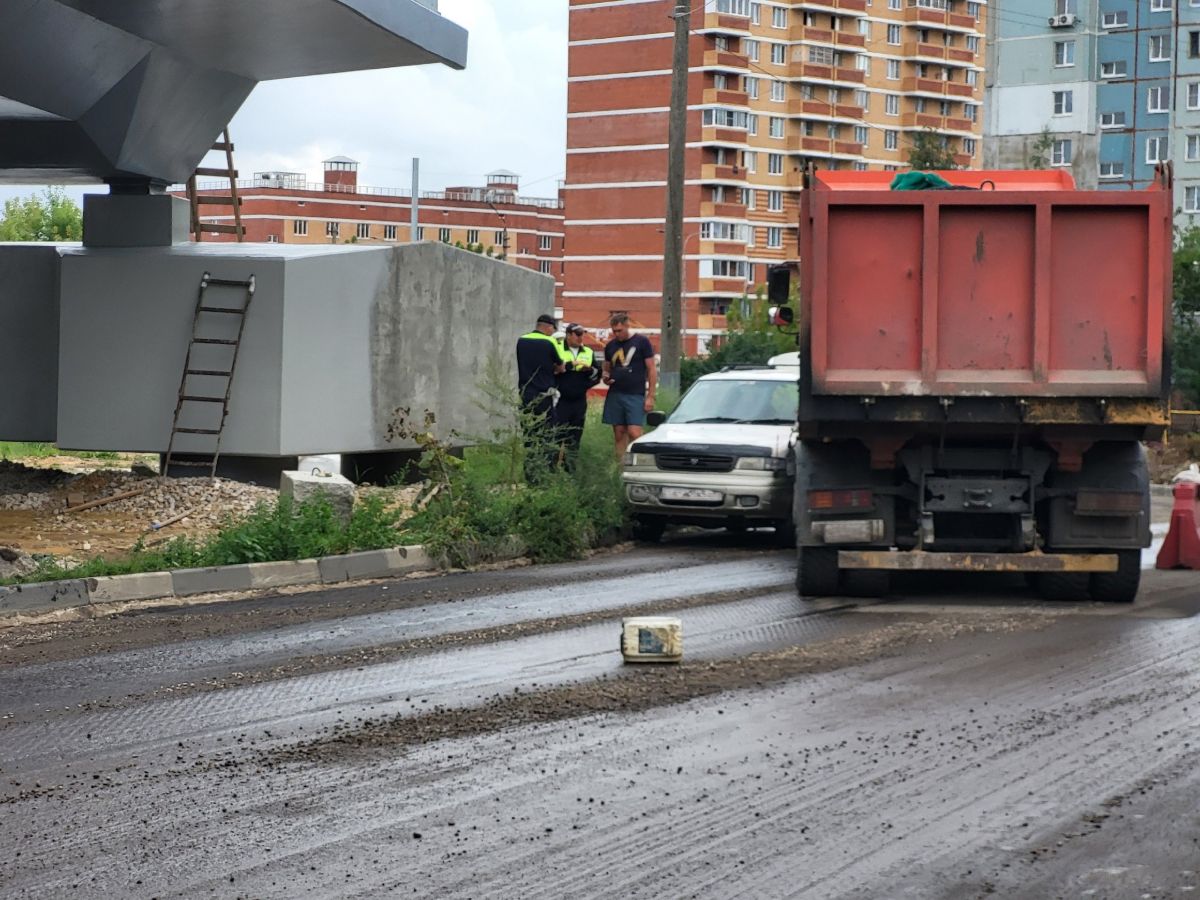 В Туле при подъезде к Павшинскому мосту десятки машин встали в пробке В Туле при подъезде к Павшинскому мосту десятки машин встали в пробке