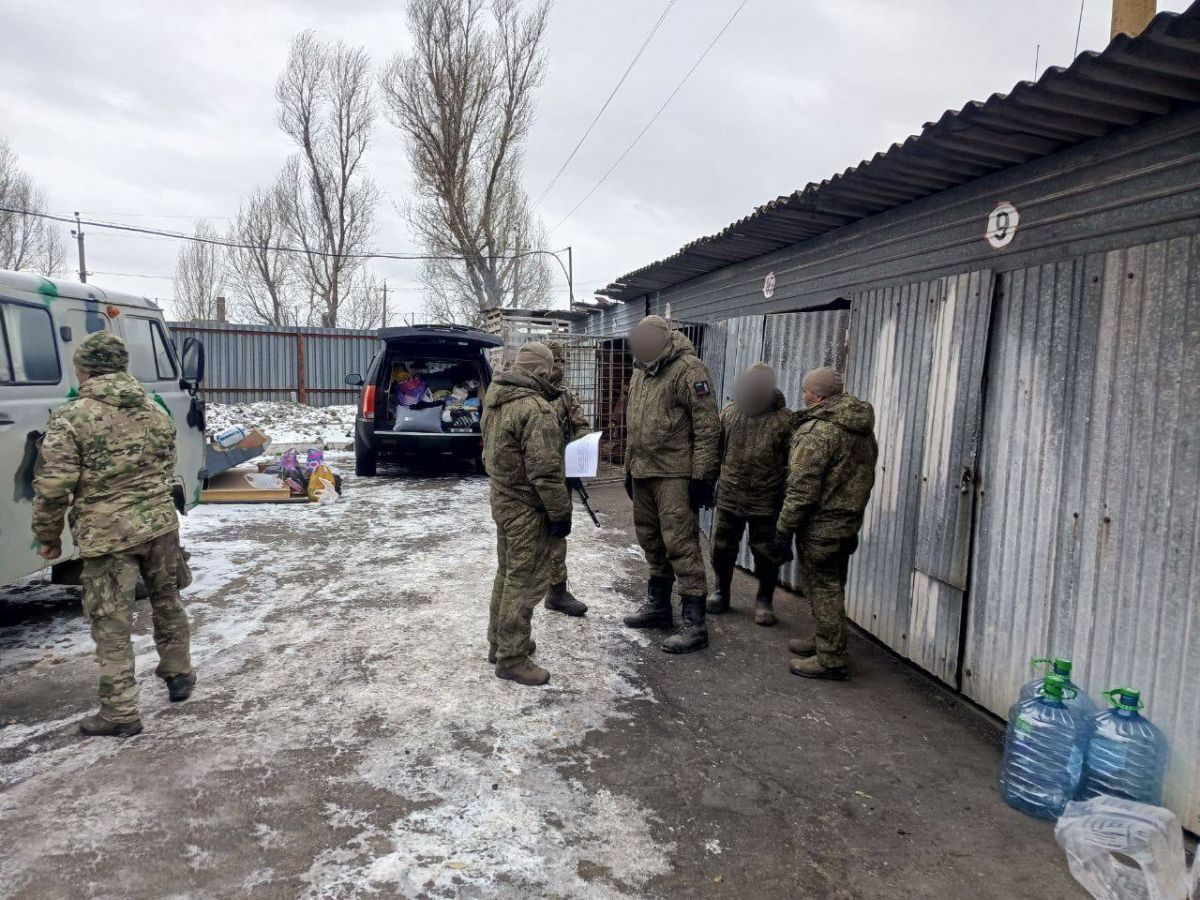 Коллектив Ясногорской районной больницы передал в зону СВО пять автомобилей