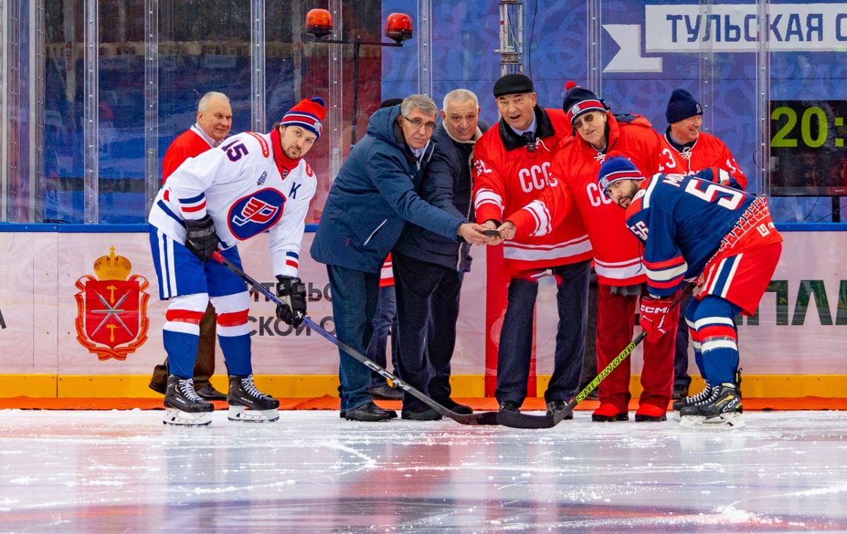 В Туле воспитанники детской школы «Академии Михайлова» встретились с хоккеистами Суперсерии 1974 года В Туле воспитанники детской школы «Академии Михайлова» встретились с хоккеистами Суперсерии 1974 года
