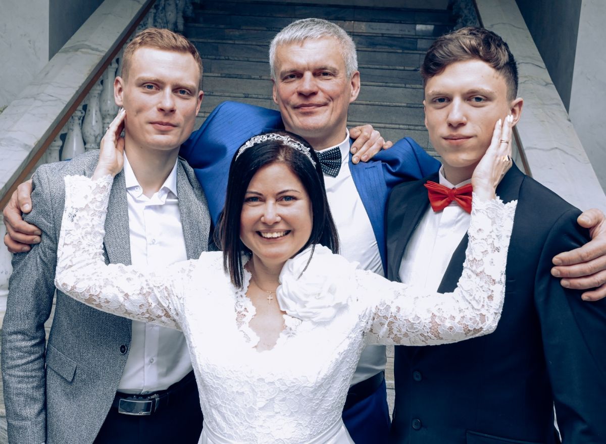 Единение, уважение, любовь и забота: история тульской пары, отметившей серебряную свадьбу Единение, уважение, любовь и забота: история тульской пары, отметившей серебряную свадьбу