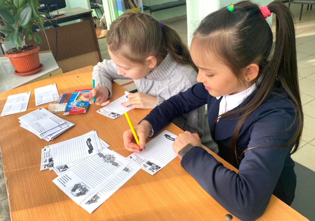 Школьники Каменского района написали послания защитникам Отечества Школьники Каменского района написали послания защитникам Отечества