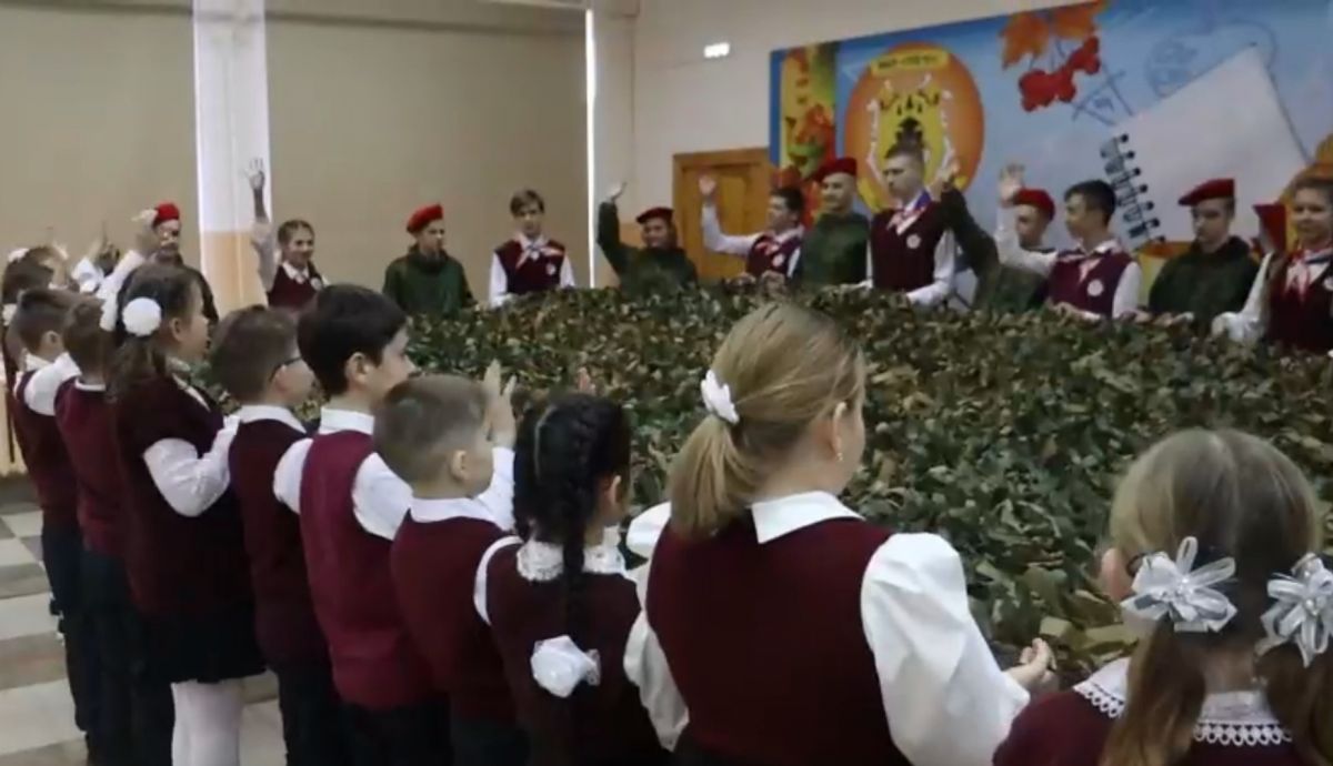 Белёвские школьники вносят свой вклад в помощь участникам СВО Белёвские школьники вносят свой вклад в помощь участникам СВО