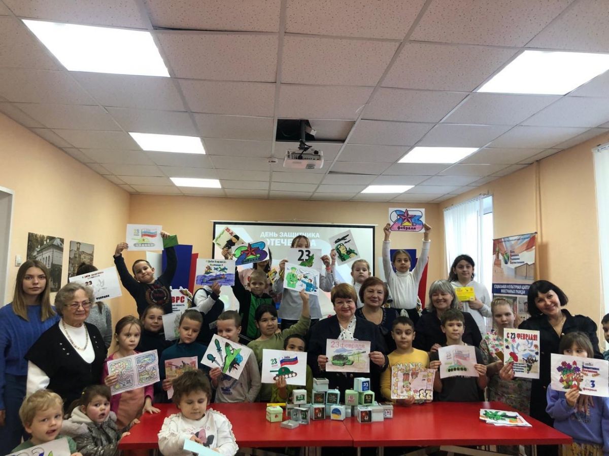 В Туле юные соотечественники изготовили открытки для раненых участников СВО В Туле юные соотечественники изготовили открытки для раненых участников СВО