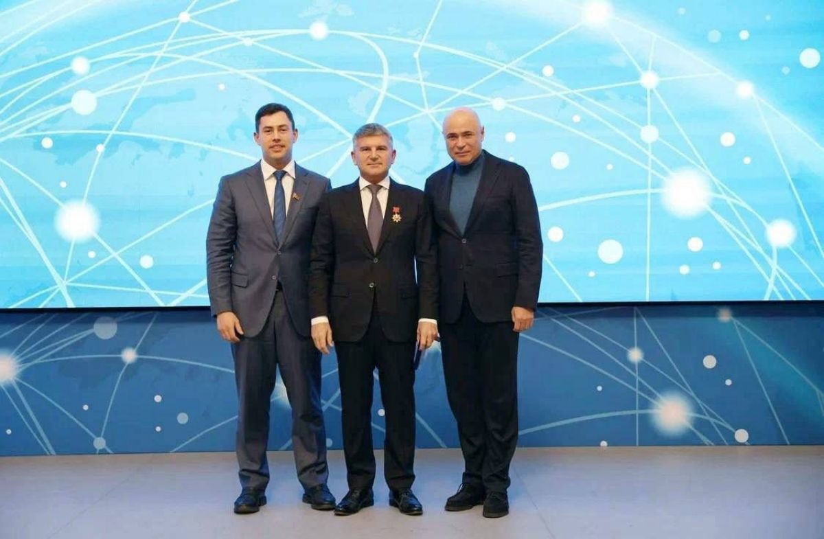 Игорь Артамонов и Игорь Маковский наградили сотрудников «Россети Центр» и «Россети Центр и Приволжье» Игорь Артамонов и Игорь Маковский наградили сотрудников «Россети Центр» и «Россети Центр и Приволжье»