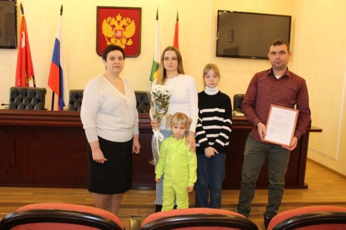 В Веневском районе еще три семьи переедут в новые квартиры В Веневском районе еще три семьи переедут в новые квартиры
