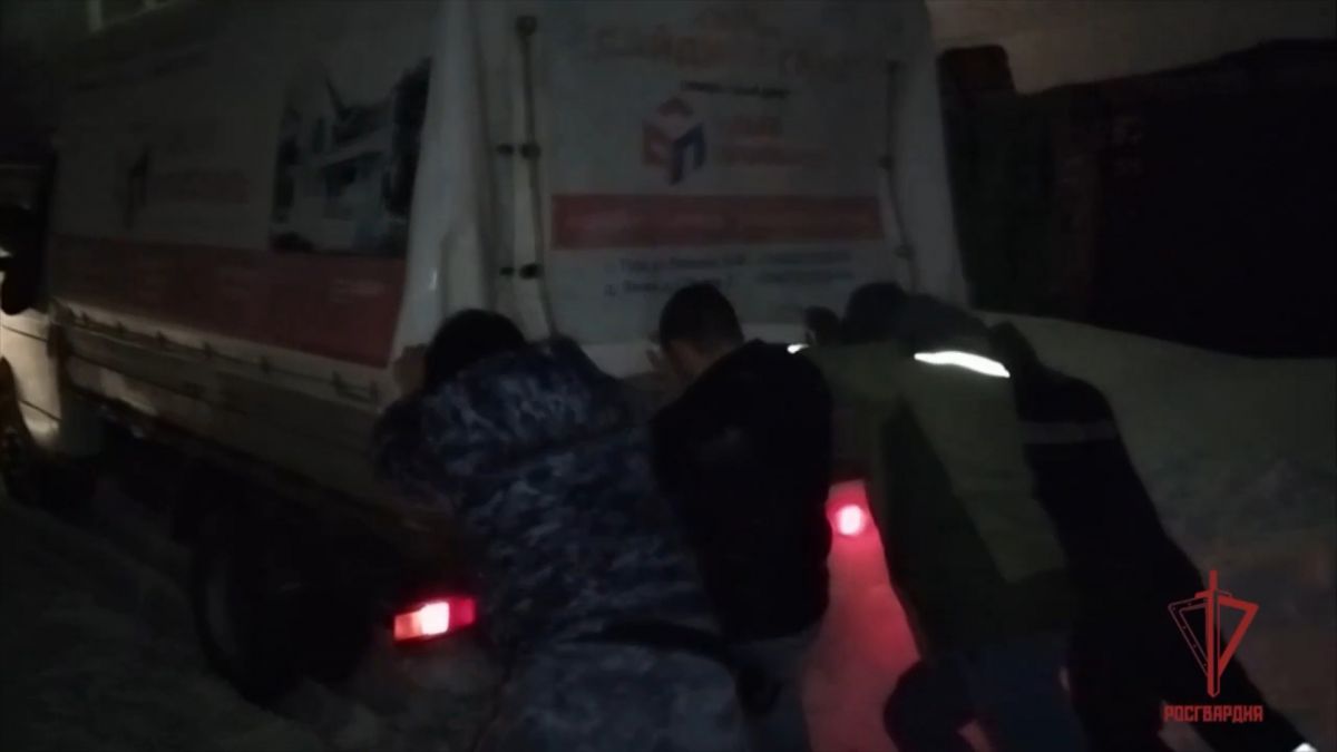 Тульские росгвардейцы помогли застрявшему автолюбителю