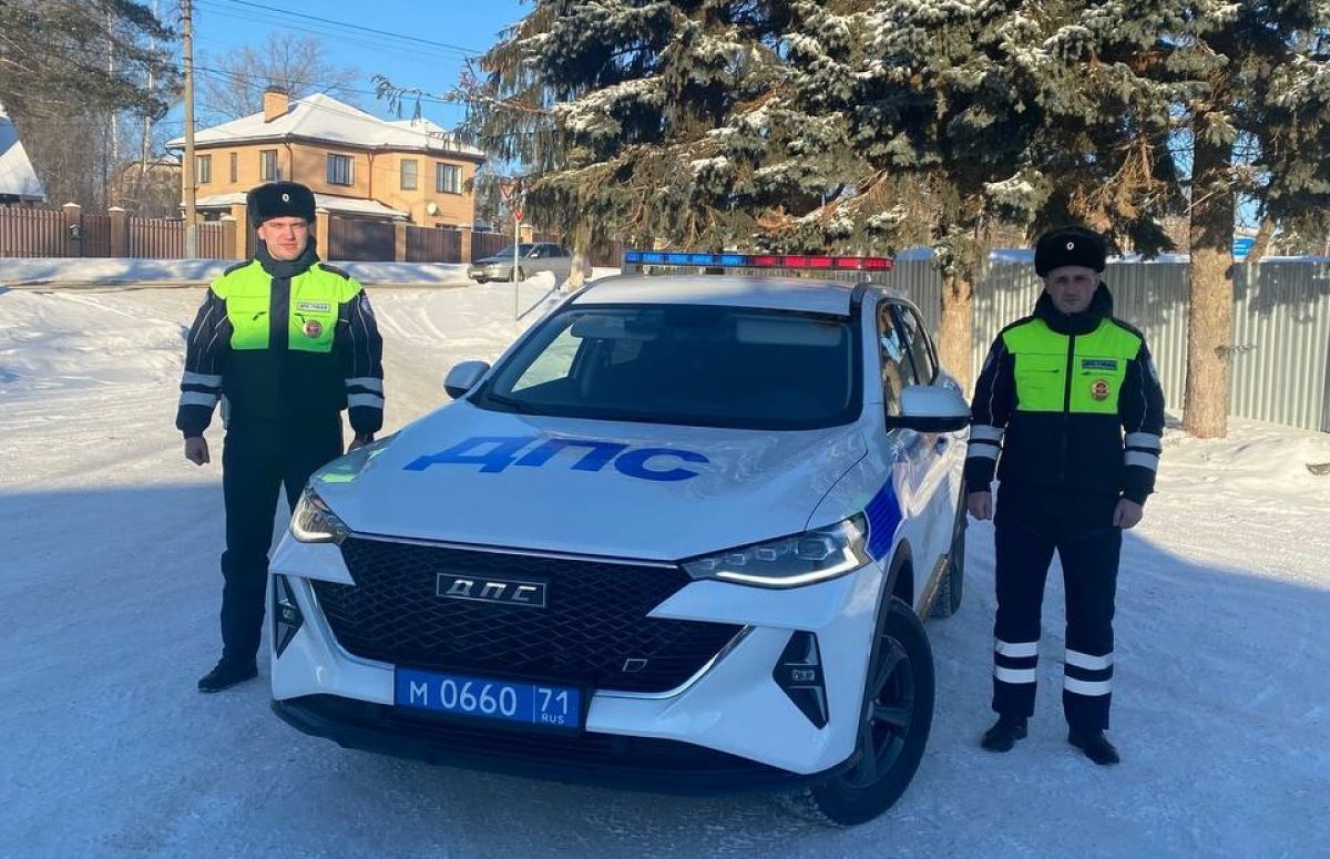 В Тульской области сотрудники ГИБДД спасли семью в 25-градусный мороз В Тульской области сотрудники ГИБДД спасли семью в 25-градусный мороз