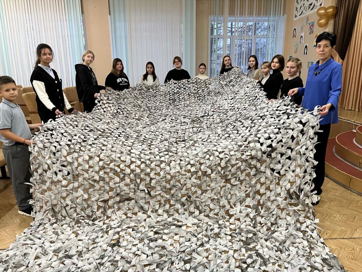 Юнкоры Щекинского района передали участникам СВО маскировочные сети Юнкоры Щекинского района передали участникам СВО маскировочные сети