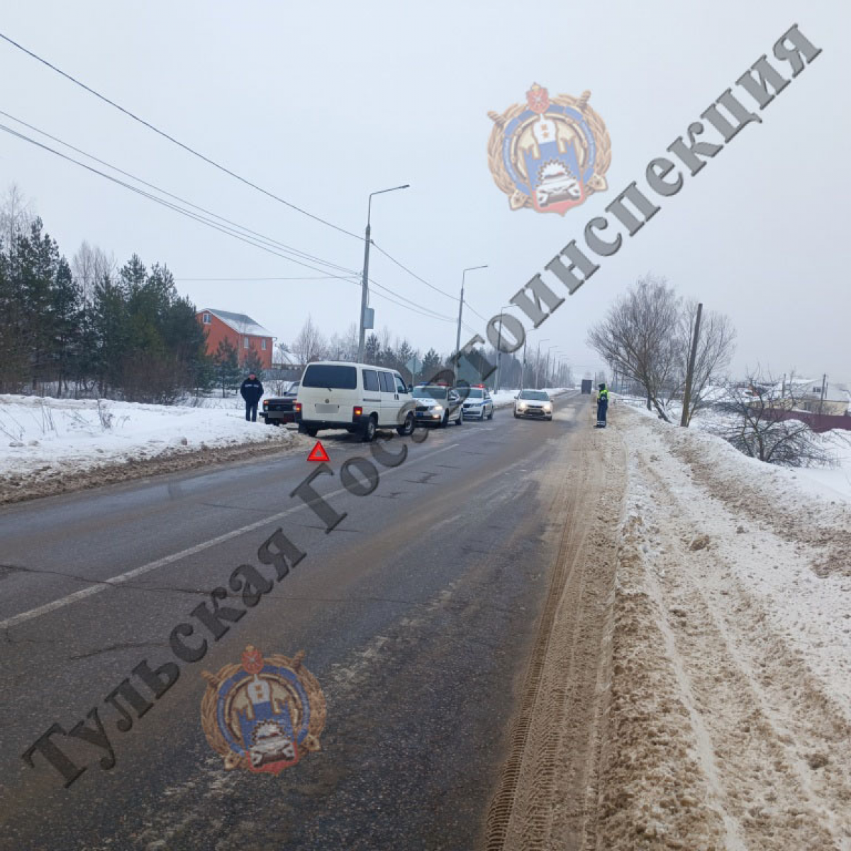 Микроавтобус и внедорожник столкнулись под Тулой Микроавтобус и внедорожник столкнулись под Тулой