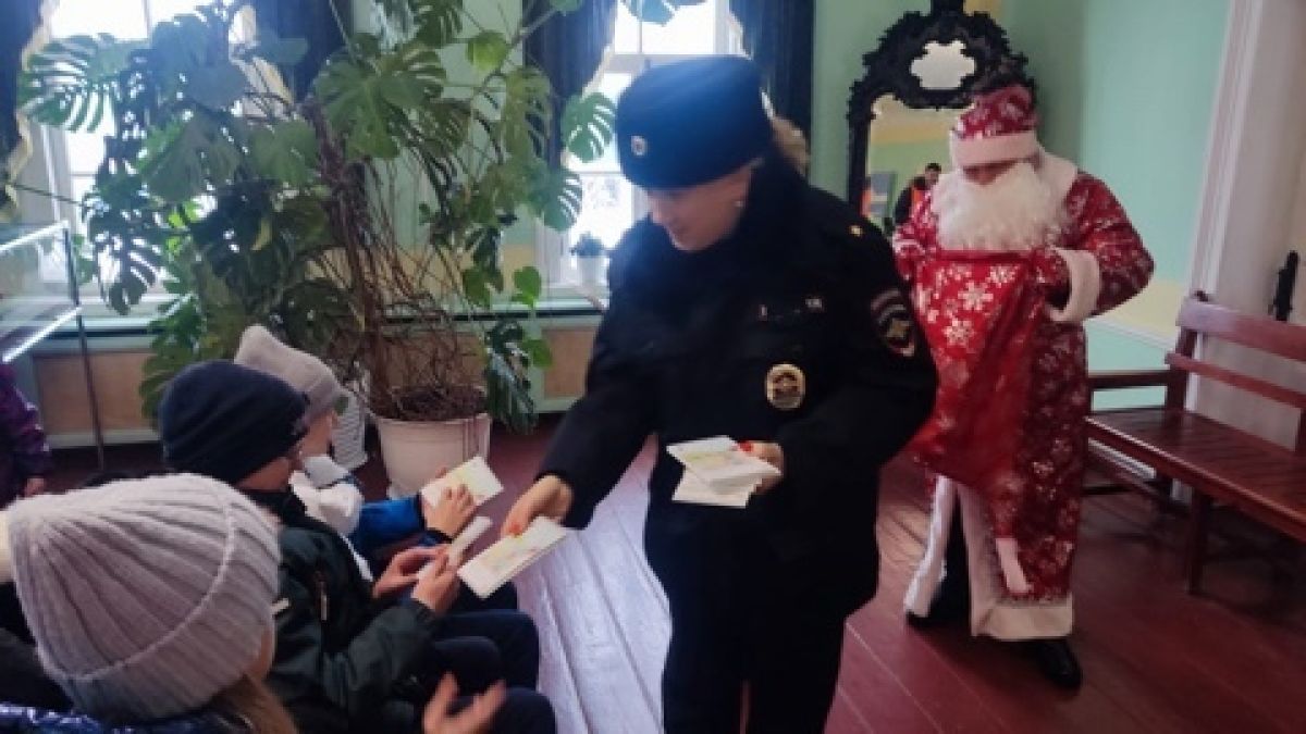 Тульские транспортные полицейские организовали для детей поход в музей