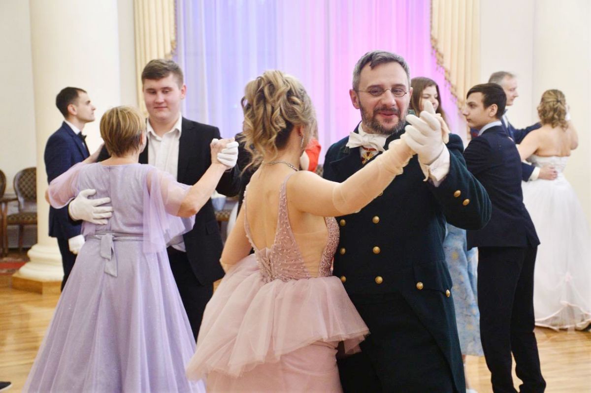 В Туле танцевали вальс, полонез и мазурку В Туле танцевали вальс, полонез и мазурку