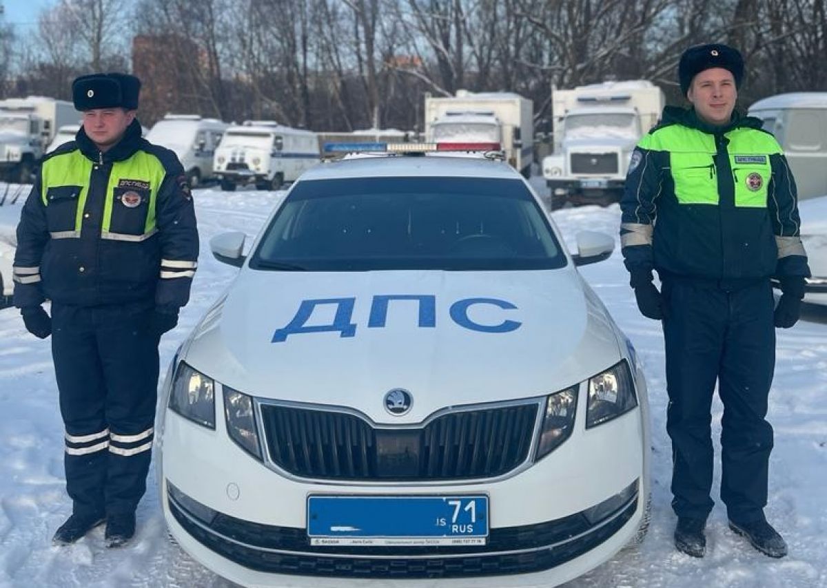 В Туле госавтоинспекторы пришли на помощь медику В Туле госавтоинспекторы пришли на помощь медику