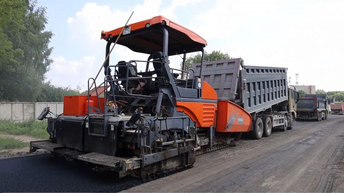 В Новомосковске ремонтируют улицу Дружбы В Новомосковске ремонтируют улицу Дружбы