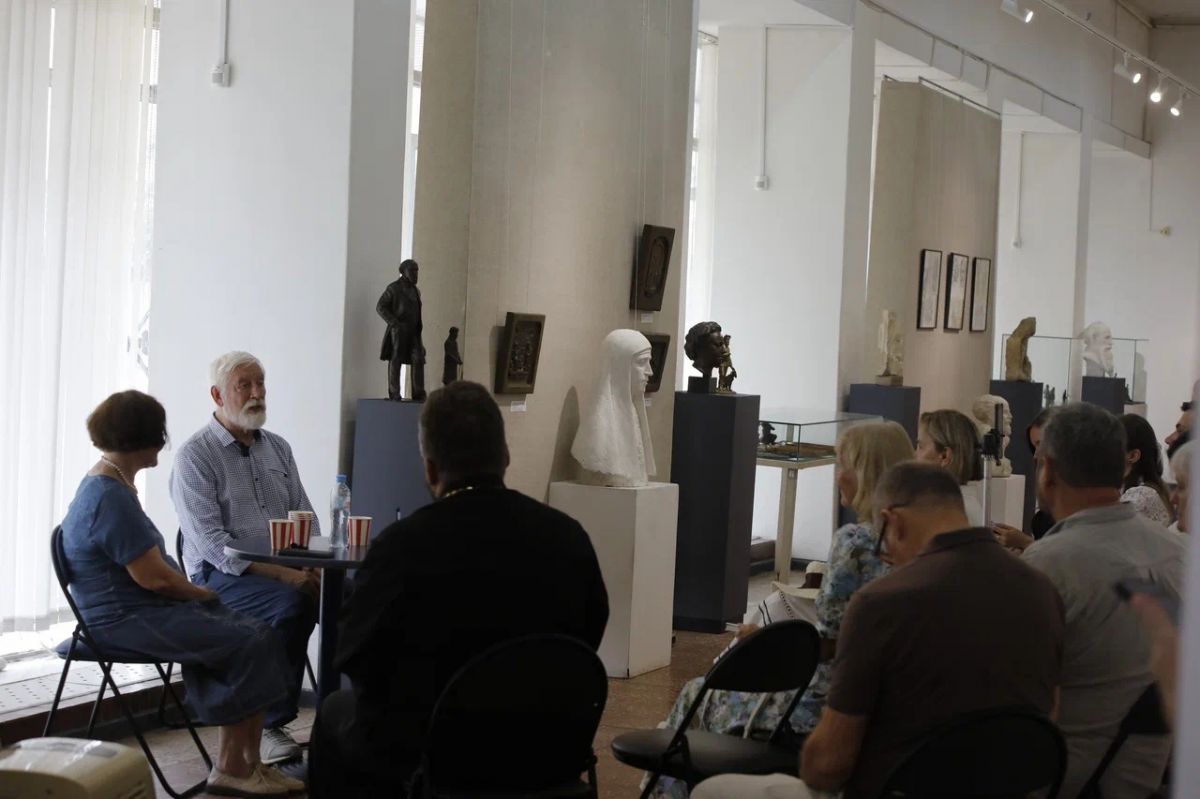 Туляки побеседовали со скульптором, мечтающим сделать памятник Лермонтову Туляки побеседовали со скульптором, мечтающим сделать памятник Лермонтову