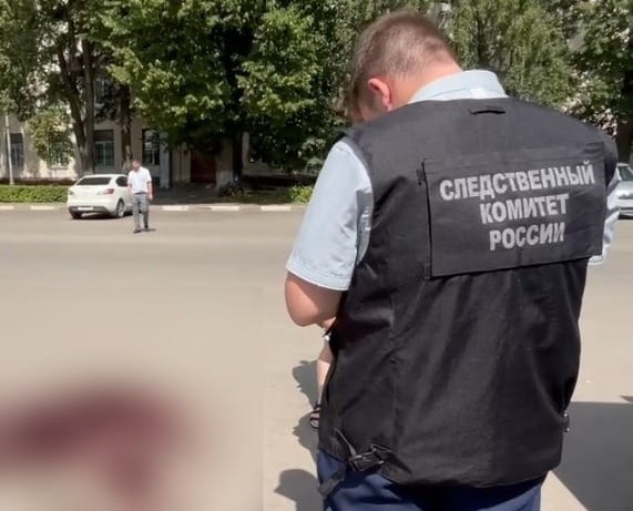 В Тульской области экс-супруг после оглашения приговора суда напал на представителя бывшей жены с ножом В Тульской области экс-супруг после оглашения приговора суда напал на представителя бывшей жены с ножом