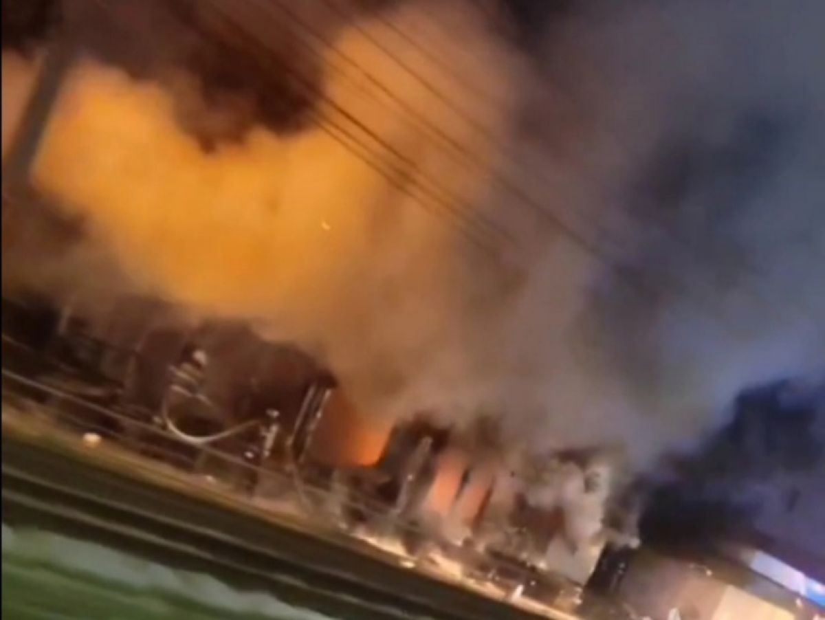 Ночью в Туле сгорел овощной киоск Ночью в Туле сгорел овощной киоск