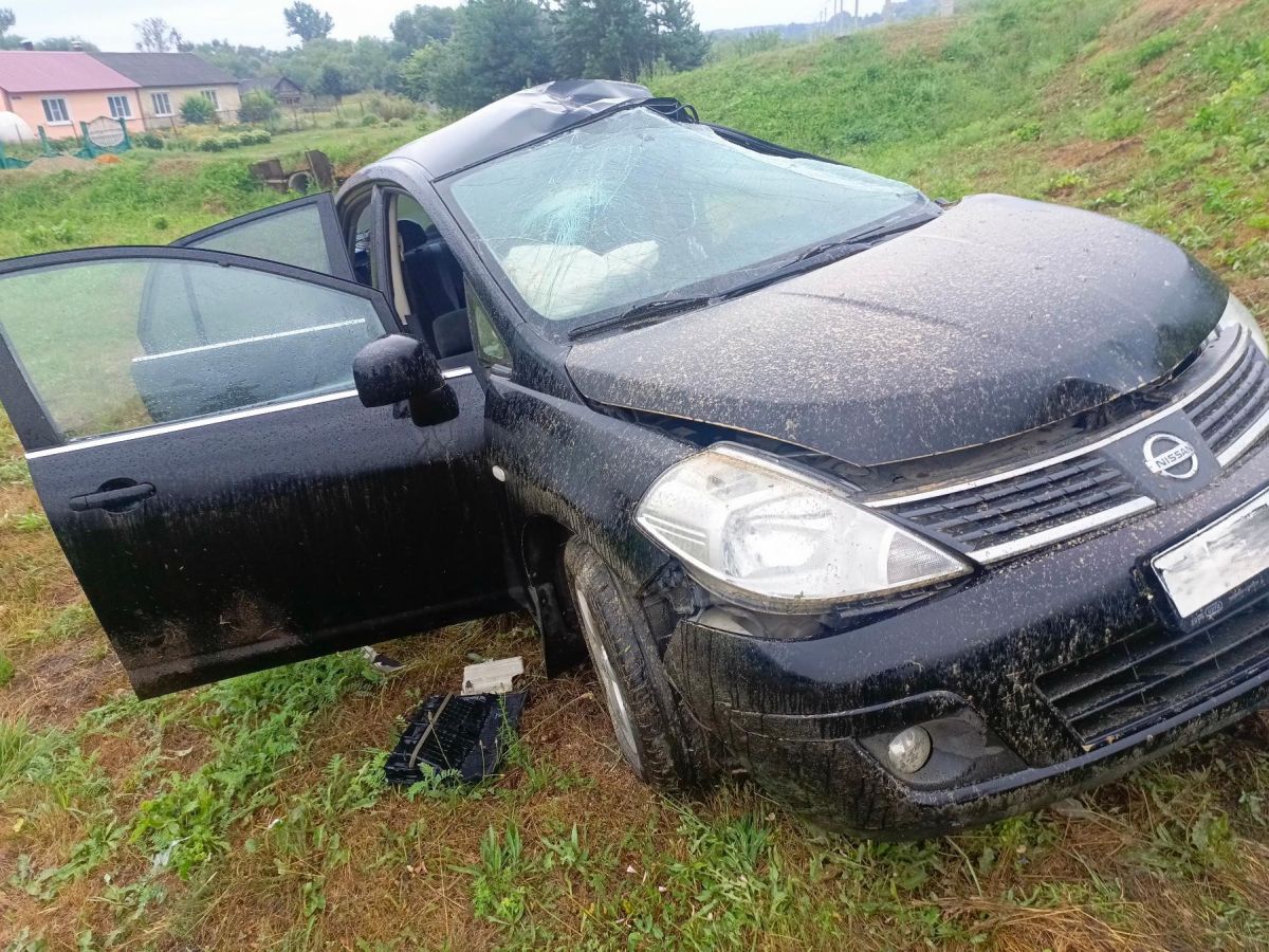 В Тульской области девушка на машине врезалась в столб В Тульской области девушка на машине врезалась в столб