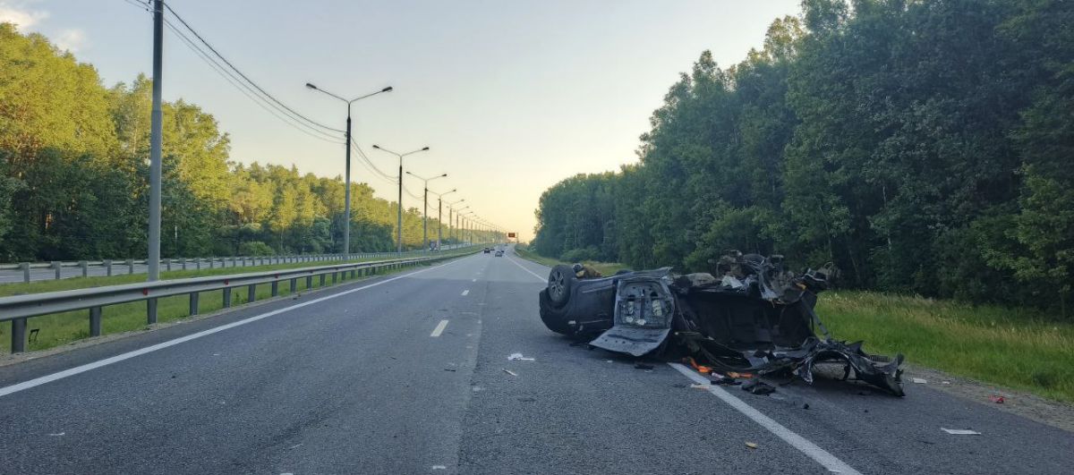 В Тульской области внедорожник на скорости протаранил рамку фотовидеофиксации В Тульской области внедорожник на скорости протаранил рамку фотовидеофиксации