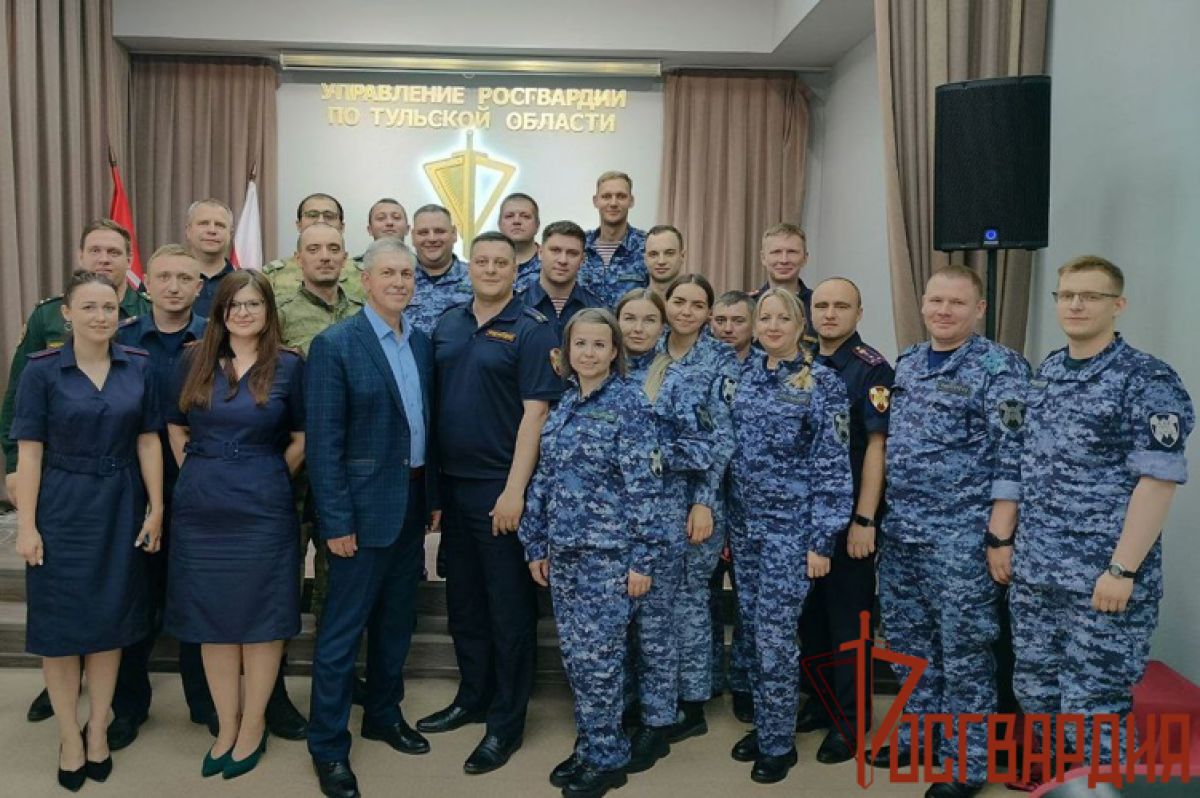 Тульские росгвардейцы провели творческую встречу с актером Игорем Лукиным Тульские росгвардейцы провели творческую встречу с актером Игорем Лукиным