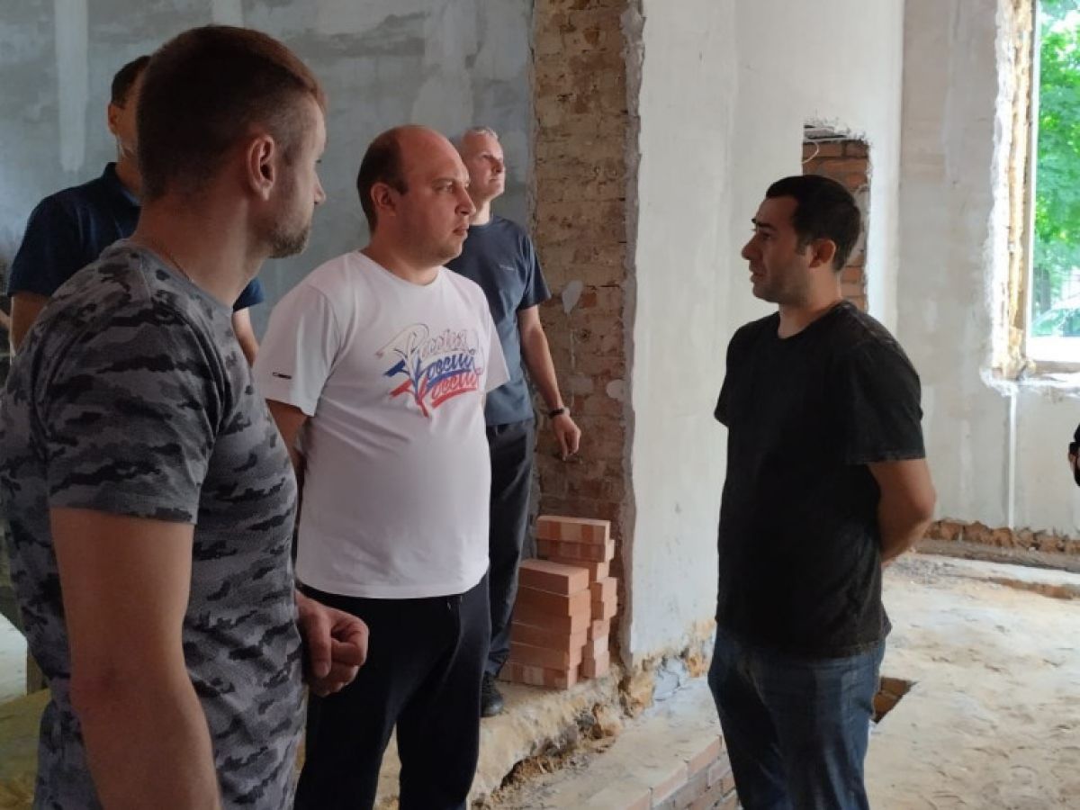 В тульской гимназии № 11 ремонтируют фасад здания В тульской гимназии № 11 ремонтируют фасад здания