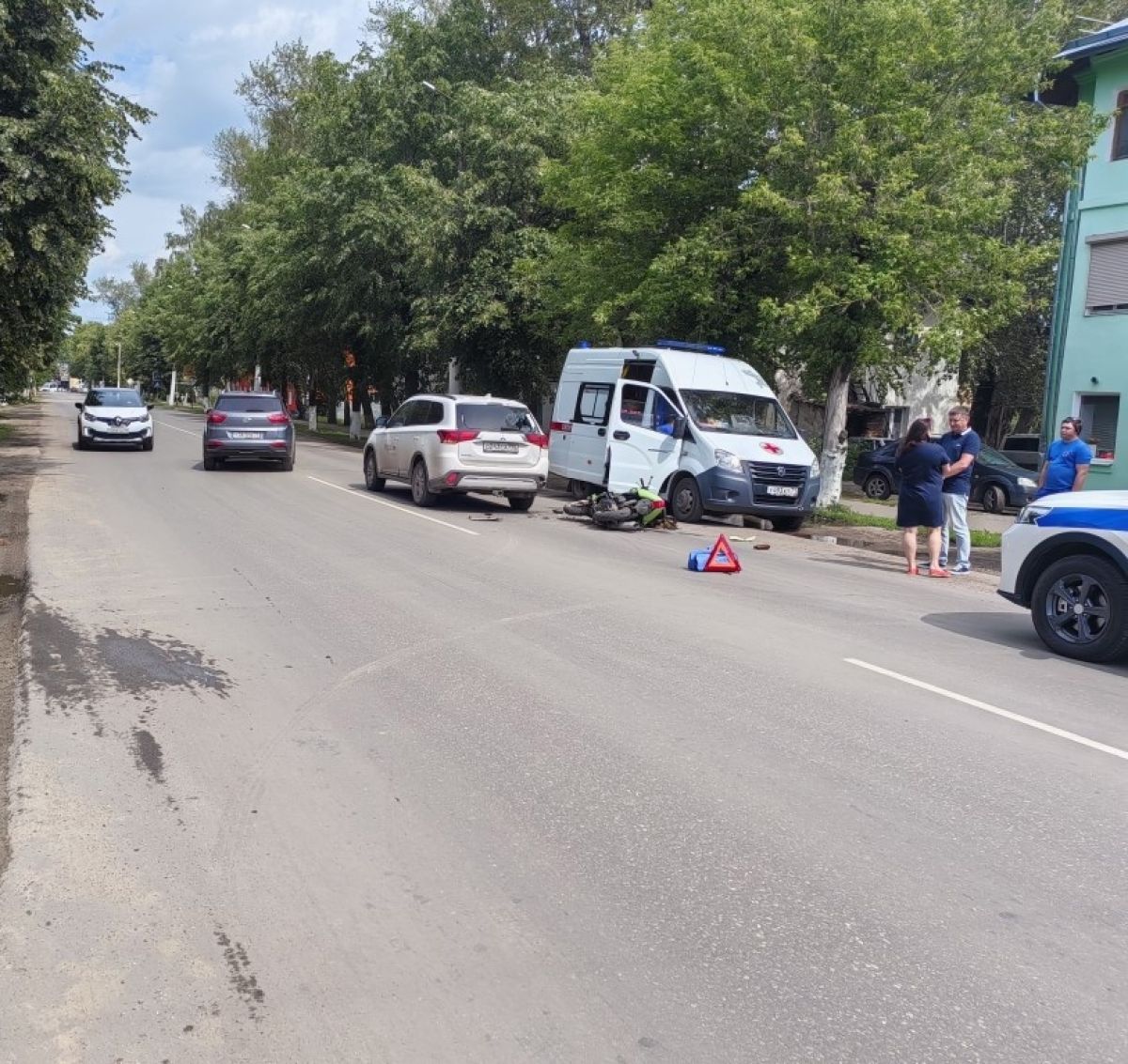 Житель Тульской области слишком быстро гнал на скутере и столкнулся с иномаркой Житель Тульской области слишком быстро гнал на скутере и столкнулся с иномаркой