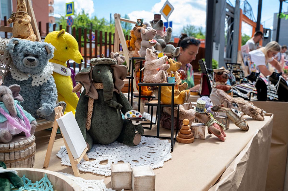 Тулякам предложили купить аксессуары и сувениры из валяной шерсти Тулякам предложили купить аксессуары и сувениры из валяной шерсти