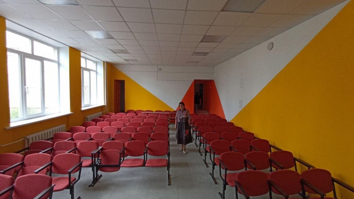 В ясногорской школе обновили актовый зал В ясногорской школе обновили актовый зал