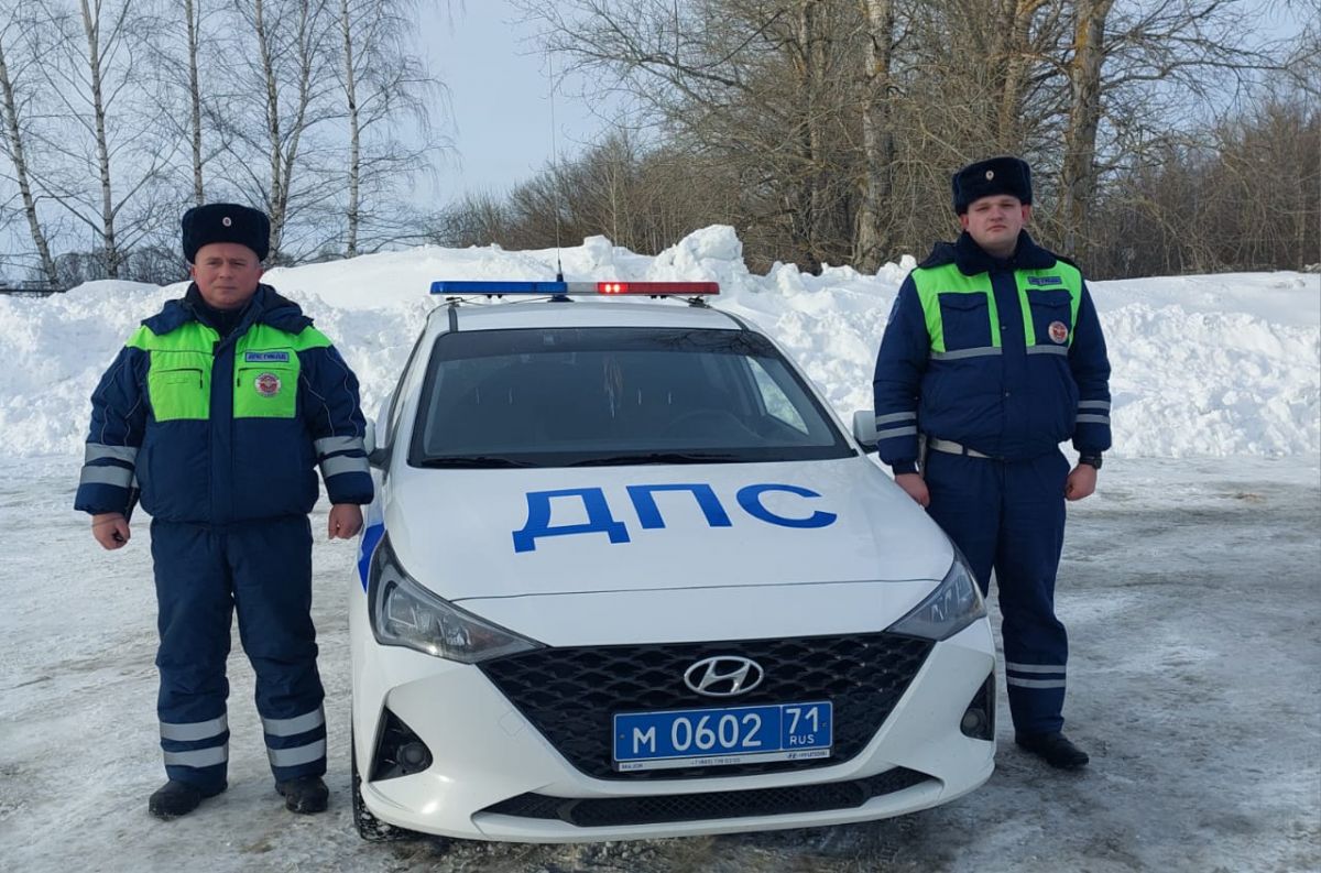 Тульские госавтоинспекторы не оставили в беде иногородних водителей Тульские госавтоинспекторы не оставили в беде иногородних водителей