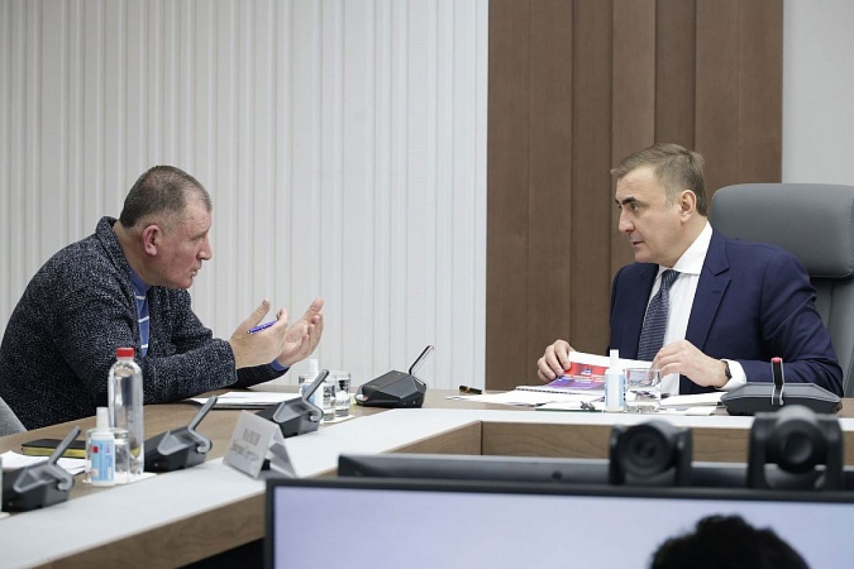 Жители Тульской области обсудили проблемы с Алексеем Дюминым Жители Тульской области обсудили проблемы с Алексеем Дюминым