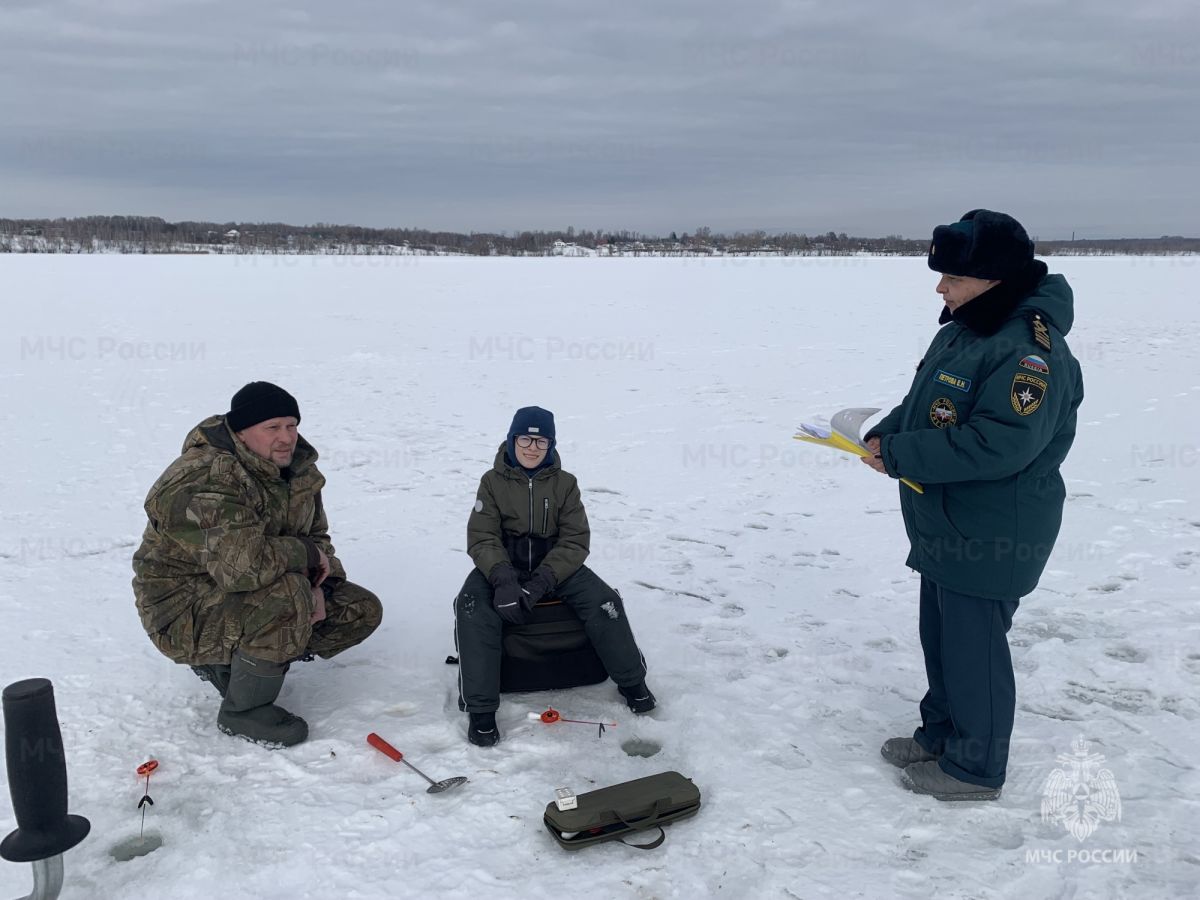 Толщина льда на Черепетском водохранилище местами уменьшилась до 10 сантиметров Толщина льда на Черепетском водохранилище местами уменьшилась до 10 сантиметров