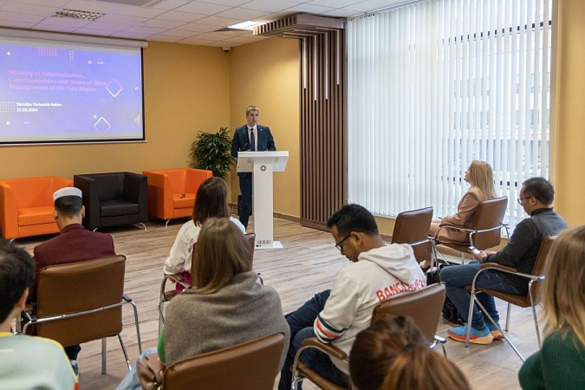 В Туле иностранцам рассказали о портале «Госуслуг» В Туле иностранцам рассказали о портале «Госуслуг»