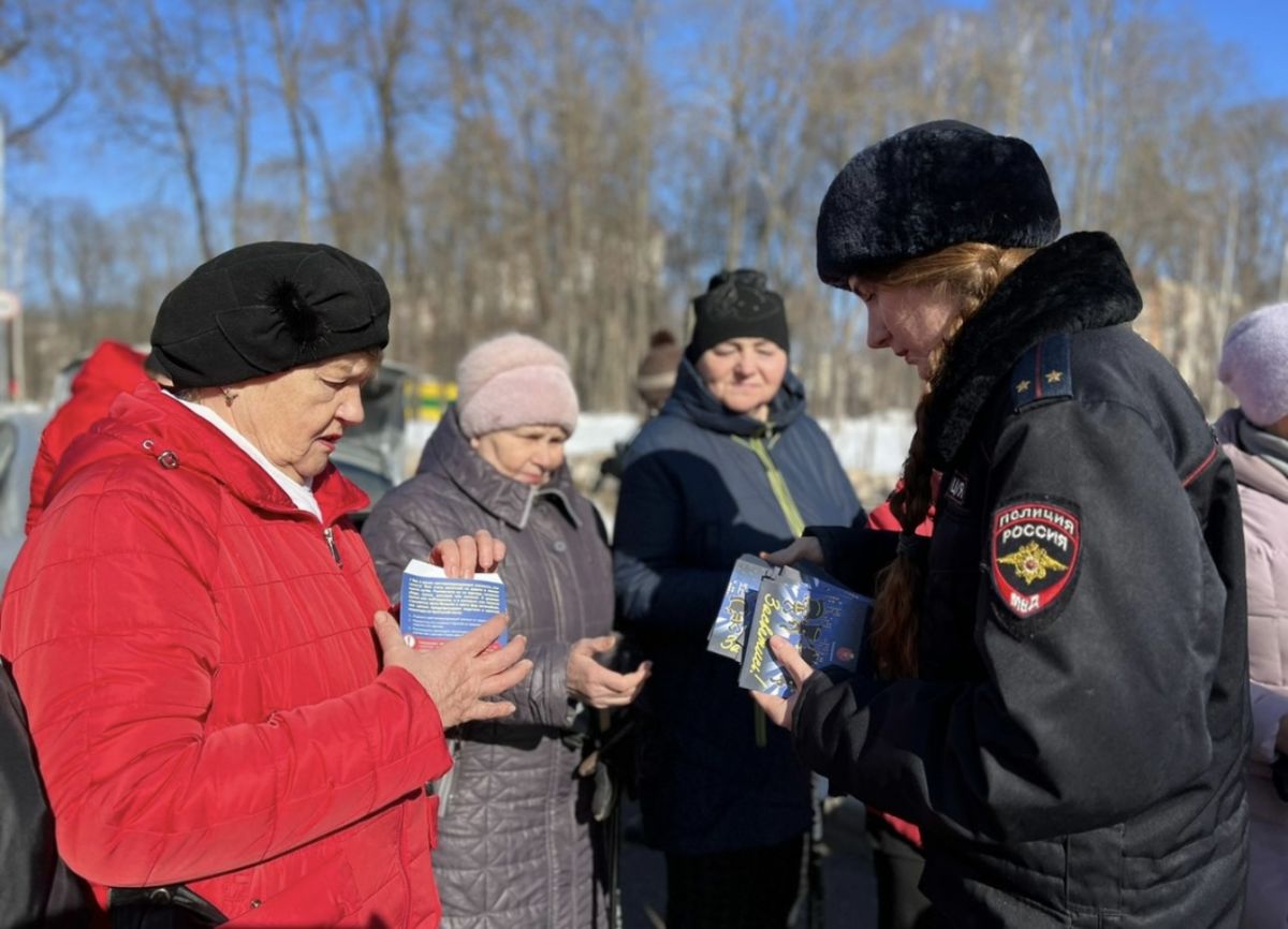 Тулякам раздали световозвращающие аксессуары Тулякам раздали световозвращающие аксессуары