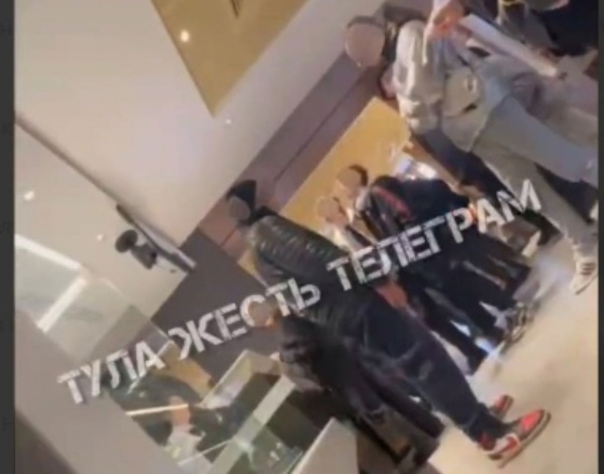 В Туле дебошир пытался подраться с посетителями фаст-фуда