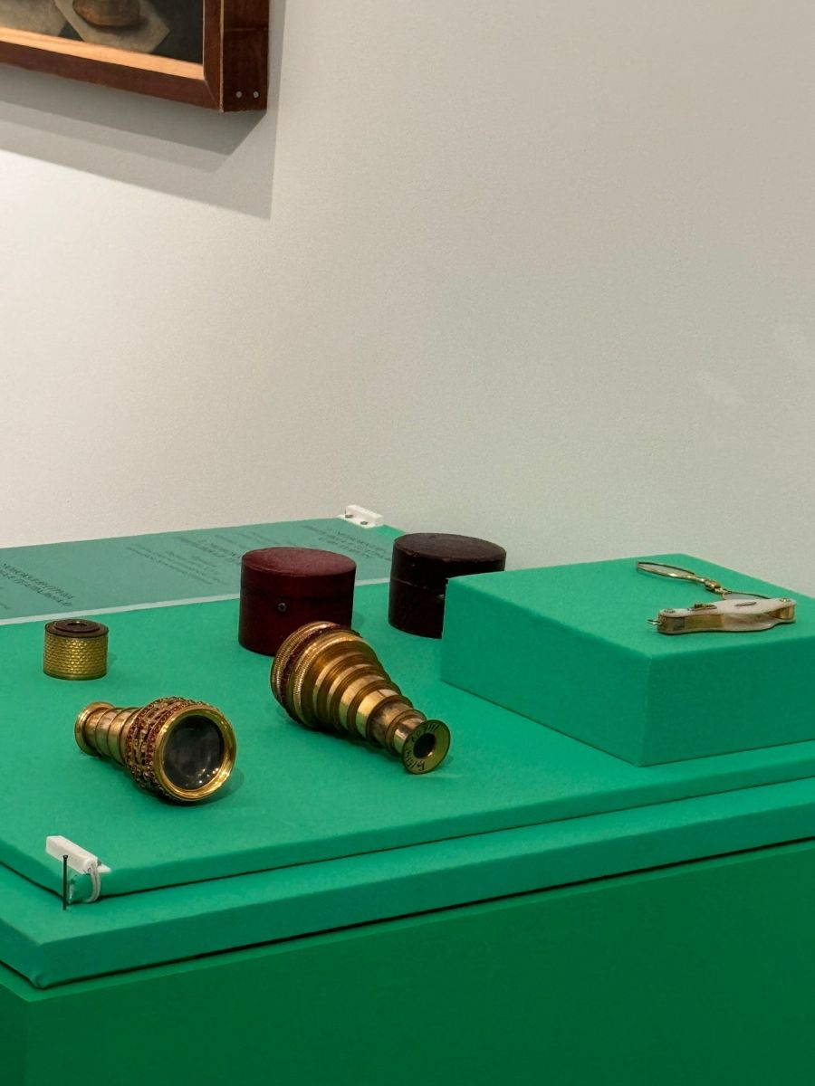 Флирт через призму оптических стекол: в Тулу привезли уникальные предметы мужского гардероба позапрошлого века Флирт через призму оптических стекол: в Тулу привезли уникальные предметы мужского гардероба позапрошлого века