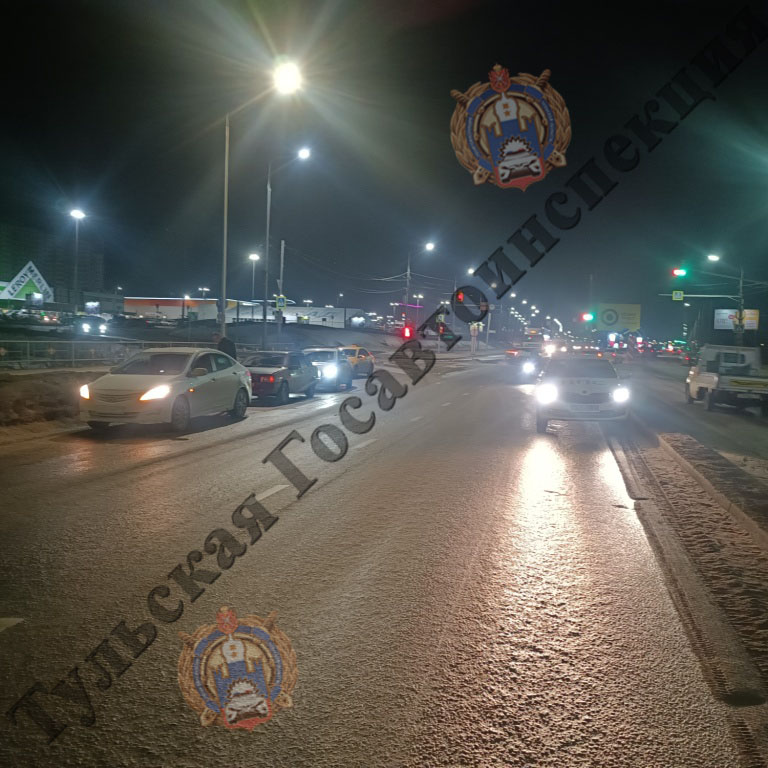 В центре Тулы представитель отечественного автопрома догнал иномарку В центре Тулы представитель отечественного автопрома догнал иномарку