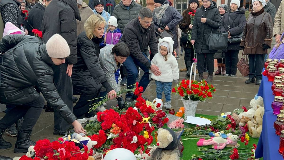 В Туле почтили память погибших в теракте в «Крокус Сити Холле» В Туле почтили память погибших в теракте в «Крокус Сити Холле»