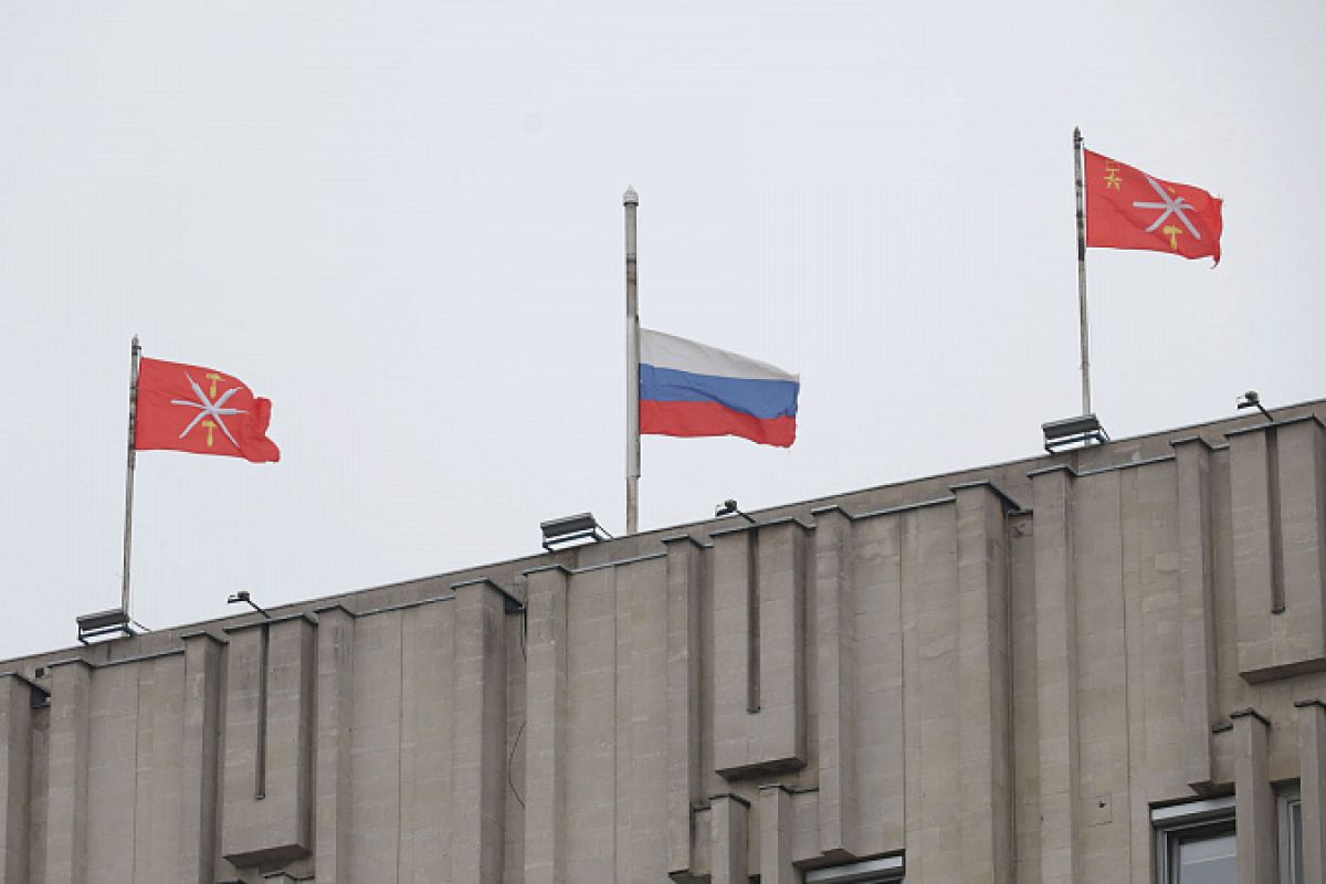 В Тульской области приспустили флаги России на всех зданиях