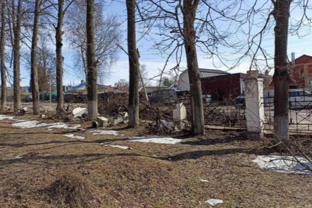 В Ясногорске огородят территорию районной больницы В Ясногорске огородят территорию районной больницы