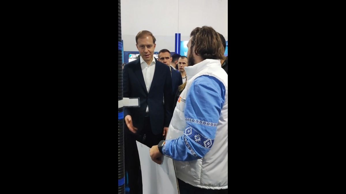 Денис Мантуров оценил разработку тульских исследователей на ВФМ Денис Мантуров оценил разработку тульских исследователей на ВФМ