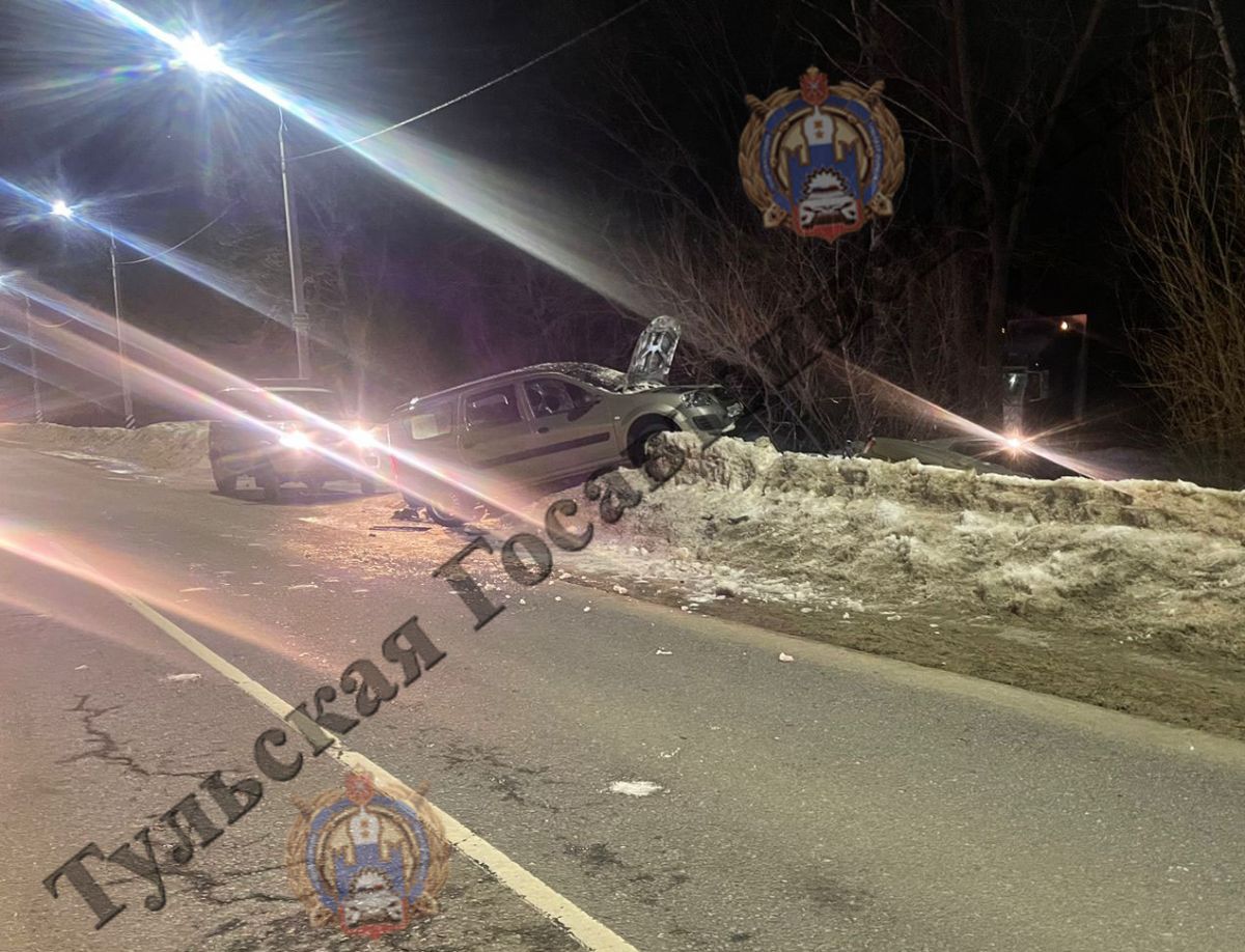 В Алексине водители Lada и Hyundai выяснили, чей автопром прочнее В Алексине водители Lada и Hyundai выяснили, чей автопром прочнее