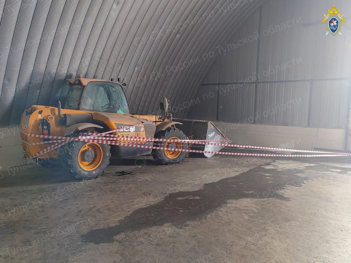 В Тульской области рабочего придавило ковшом трактора В Тульской области рабочего придавило ковшом трактора